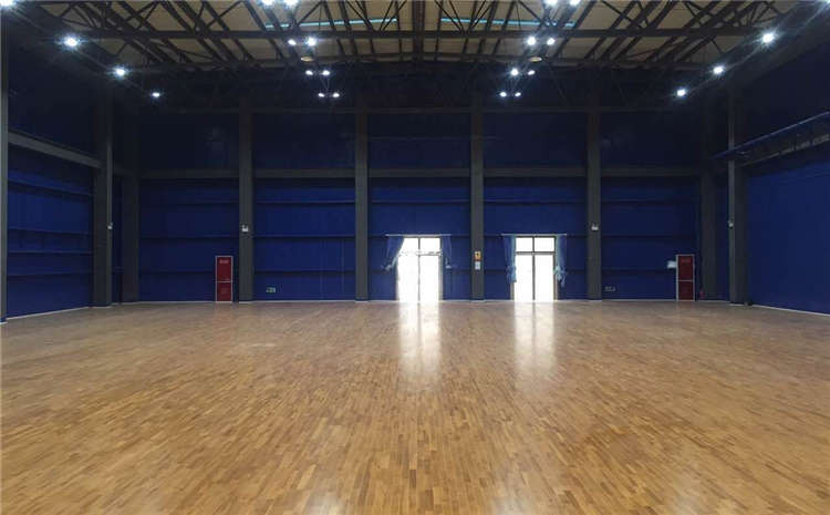 五角楓籃球場地木地板翻新施工