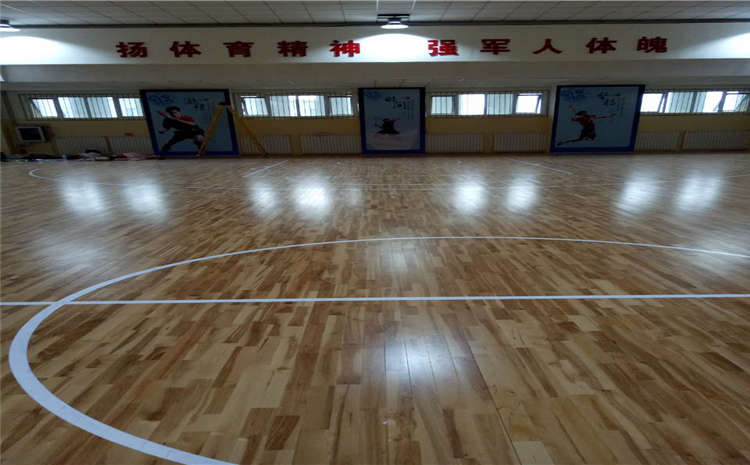 俄勒岡松籃球場(chǎng)地木地板怎么翻新?