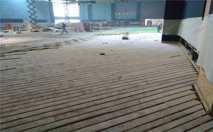 學(xué)校風(fēng)雨操場(chǎng)運(yùn)動(dòng)地板安裝工藝