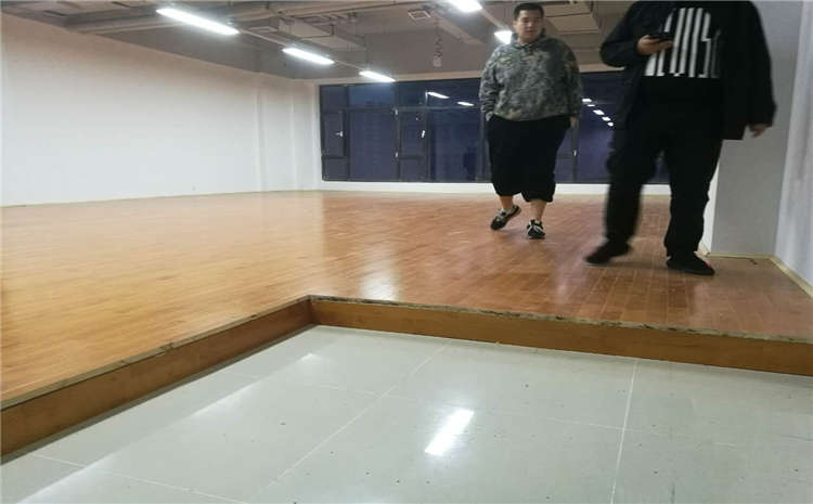 國內(nèi)體育場館木地板施工方案